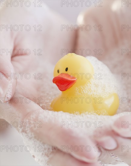 USA, New Jersey, Jersey City, Woman's hand covered with holding rubber duck. Photo : Jamie Grill Photography