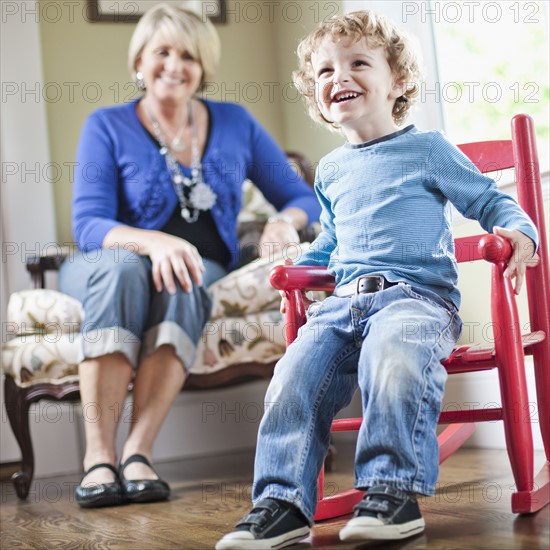 USA, Utah, Boy (2-3) playing with toy cart. Photo : Tim Pannell