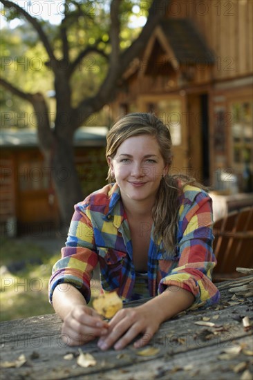 USA, Colorado, Young smiling woman, portrait. Photo : John Kelly