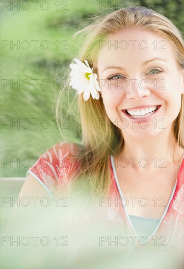 USA, New Jersey, Jersey City, Outdoor portrait of attractive young woman. Photo : Jamie Grill Photography