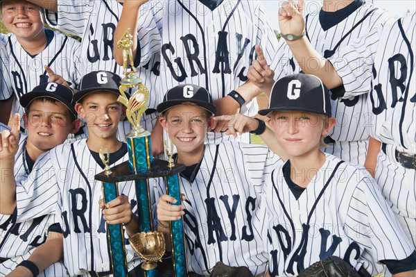 USA, California, Ladera Ranch, portrait of little league players (aged 10-11).