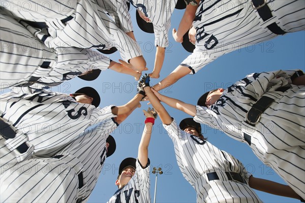 USA, California, Ladera Ranch, little league players (aged 10-11) celebrating.