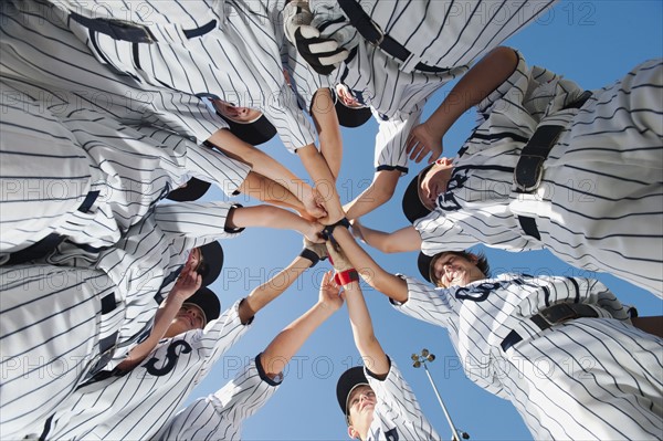 USA, California, Ladera Ranch, little league players (aged 10-11) celebrating.