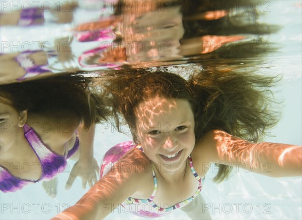 USA, New York, Girls (10-11, 10-11) in swimming pool. Photo : Jamie Grill Photography