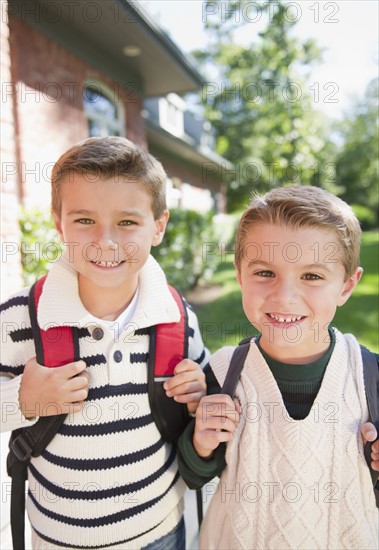 USA, New York, Flanders, Portrait of two schoolboys (4-5, 8-9). Photo : Jamie Grill Photography