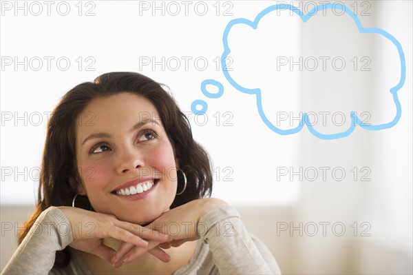 Happy young woman daydreaming. Photo : Daniel Grill