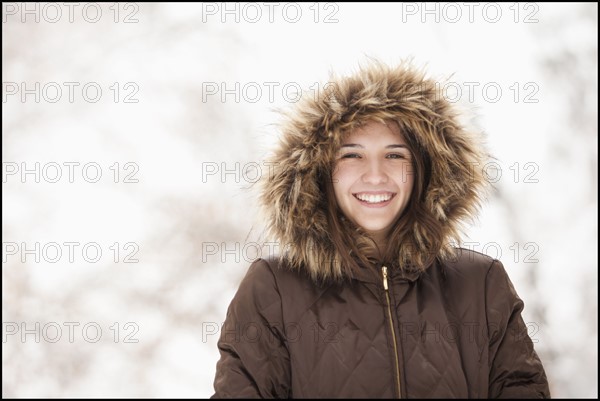 USA, Utah, Lehi, Portrait of young woman wearing winter coat outdoors. Photo : Mike Kemp