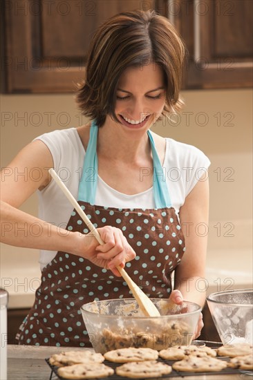 Woman preparing chocolate cookies. Photo : Mike Kemp