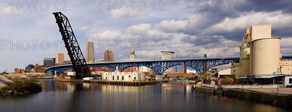 USA, Ohio, Cleveland, Bridge over River Cuyahoga . Photo : Henryk Sadura