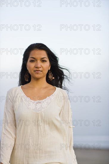 USA, California, Stinson Beach, Portrait of young woman on beach. Photo : Noah Clayton