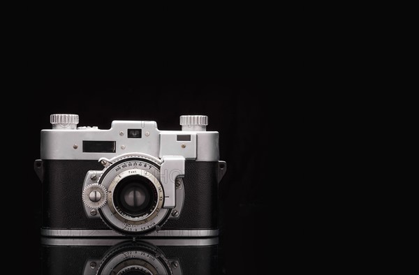 Studio shot of vintage camera. Photo : FBP