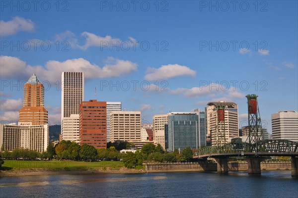 USA, Oregon, Portland skyline. Photo : Gary Weathers