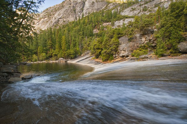 USA, California, Yosemite National Park, Merced River. Photo : Gary Weathers