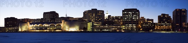 USA, Wisconsin, Madison skyline at dusk. Photo : Henryk Sadura