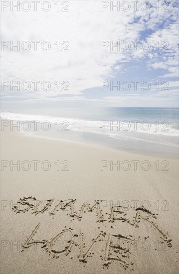 USA, Massachusetts, love sign on sand. Photo : Chris Hackett