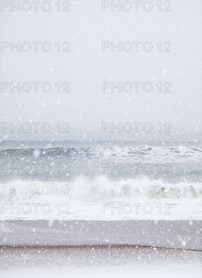 USA, New York State, Rockaway Beach, snow storm on beach. Photo : Jamie Grill Photography