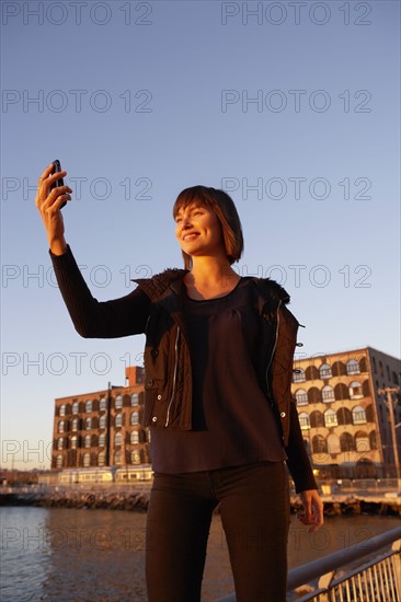 USA, New York City, Brooklyn, woman using cell phone. Photo : Shawn O'Connor