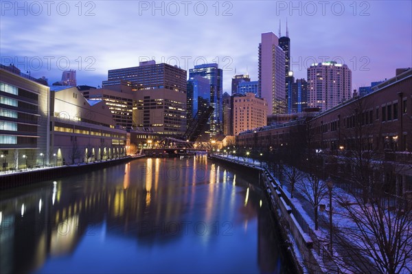 USA, Illinois, Chicago, City reflected in Chicago River. Photo : Henryk Sadura