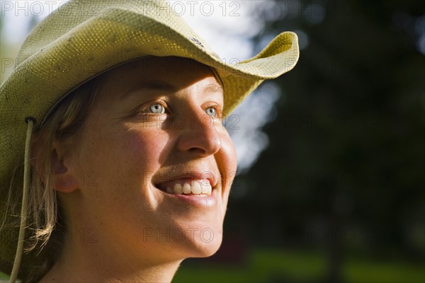 USA, Montana, Whitefish, Young woman wearing cowboy hat. Photo : Noah Clayton