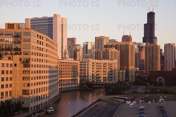 USA, Illinois, Chicago, City reflected in Chicago River. Photo : Henryk Sadura