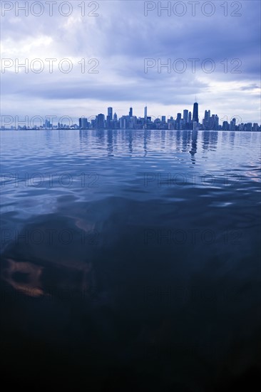 USA, Illinois, Chicago, City skyline over Lake Michigan. Photo : Henryk Sadura