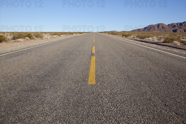 USA, Nevada, road through desert. Photo : Johannes Kroemer