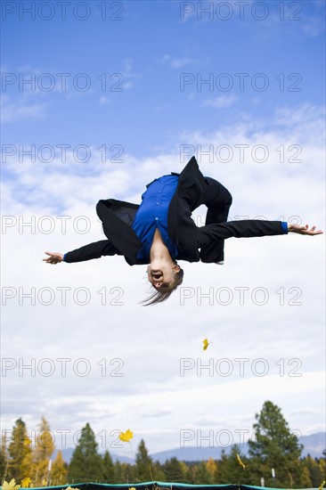 USA, Montana, Whitefish, businessman mid-air. Photo : Noah Clayton