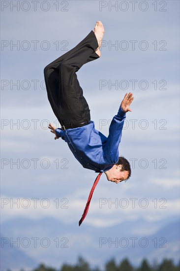 USA, Montana, Whitefish, businessman mid-air. Photo : Noah Clayton