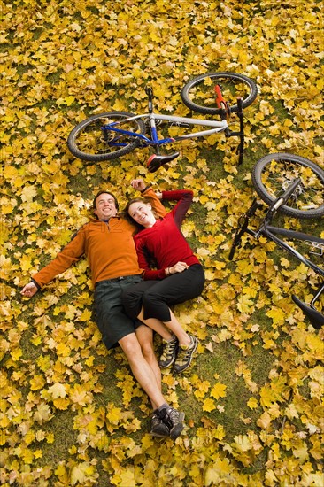 USA, Montana, Kalispell, Happy couple embracing in autumn. Photo : Noah Clayton