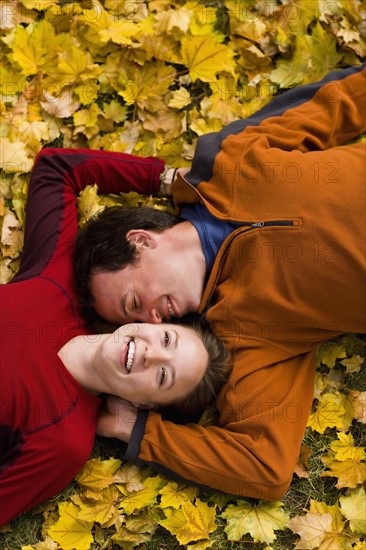 USA, Montana, Kalispell, Happy couple embracing in autumn. Photo : Noah Clayton