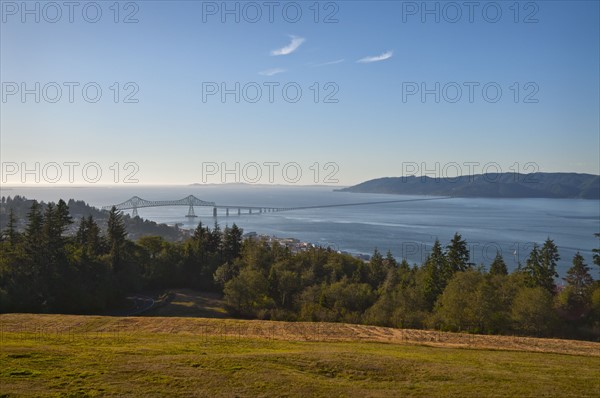 USA, Oregon, Washington, bridge over Columbia River. Photo : Gary Weathers