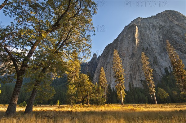 USA, California, Yosemite Valley in autumn. Photo : Gary Weathers