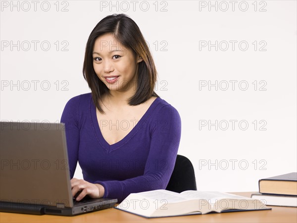 female student working on laptop. Photo : Dan Bannister