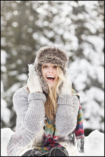 USA, Utah, Salt Lake City, portrait of young woman in winter clothing. Photo : Mike Kemp