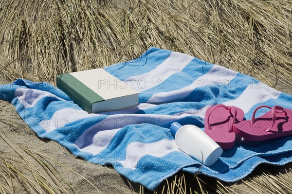 USA, Massachusetts, towel on Marram Grass . Photo : Chris Hackett