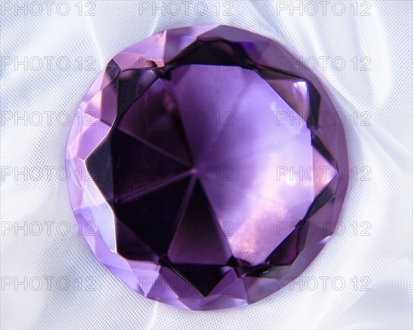 Studio shot of purple gem. Photo : Joe Clark