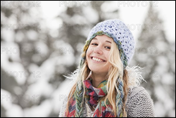 USA, Utah, Salt Lake City, portrait of young woman in winter clothing. Photo : Mike Kemp