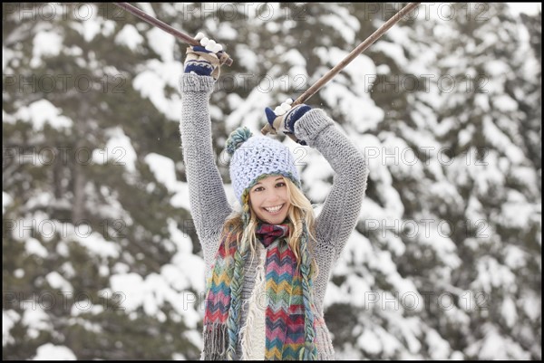 USA, Utah, Salt Lake City, portrait of young woman in winter clothing. Photo : Mike Kemp