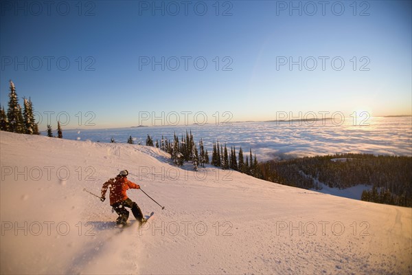 USA, Montana, Whitefish, Mid adult man skiing. Photo : Noah Clayton