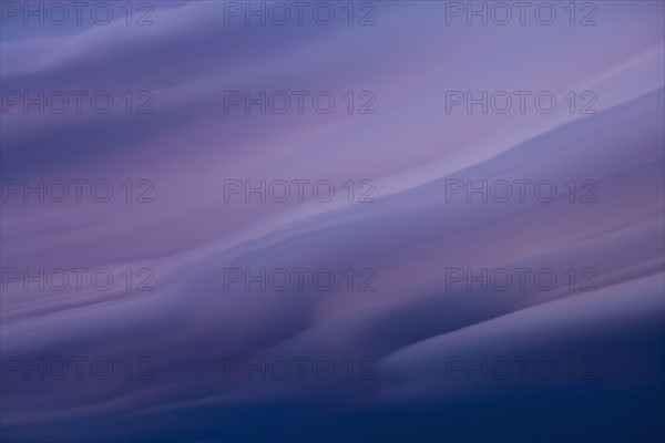 USA, California, Lake Tahoe, Sky view with lenticular clouds. Photo : Noah Clayton