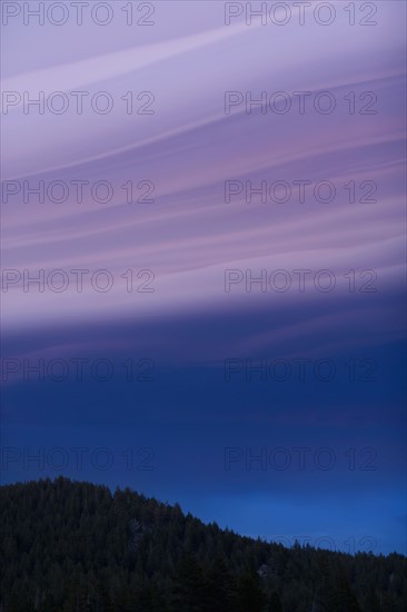 USA, California, Lake Tahoe, Landscape with lenticular clouds. Photo : Noah Clayton