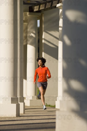 USA, California, Oakland, Young woman jogging. Photo : Noah Clayton