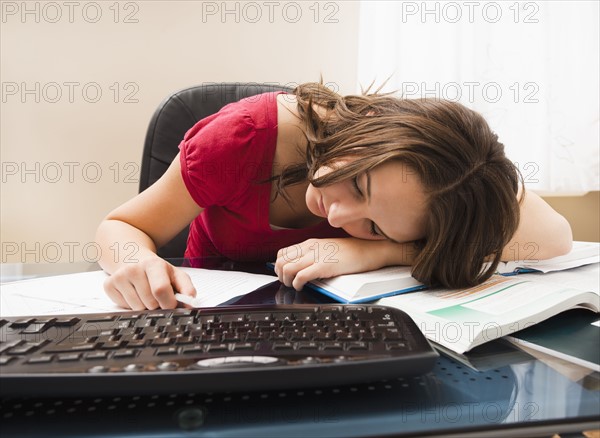 Young woman studying. Photo : Mike Kemp