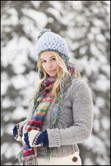 USA, Utah, Salt Lake City, portrait of young woman in winter clothing. Photo : Mike Kemp