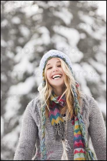 USA, Utah, Salt Lake City, portrait of young woman in winter clothing. Photo : Mike Kemp