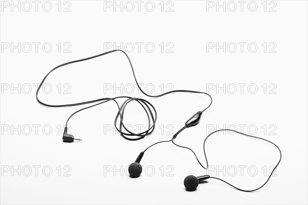 Studio shot of mp3 headphones. Photo : FBP