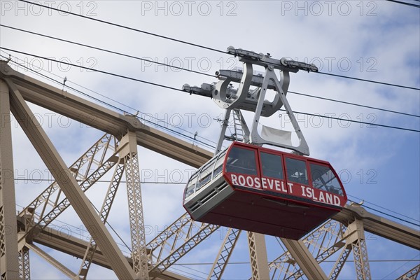 USA, New York State, New York City, Cable car on Queensboro Bridge. Photo : fotog