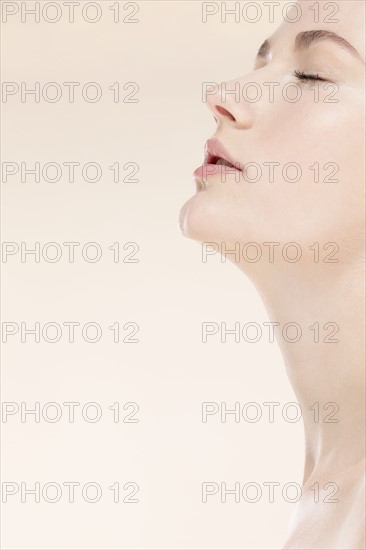 Profile of young woman with eyes closed . Photo : Jan Scherders
