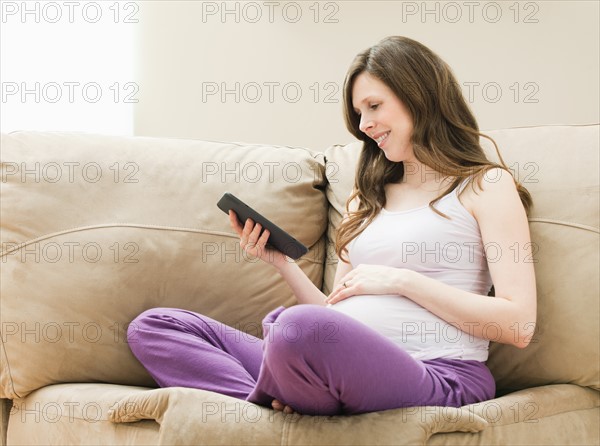 Young pregnant woman looking at CT image of unborn baby. Photo : Mike Kemp