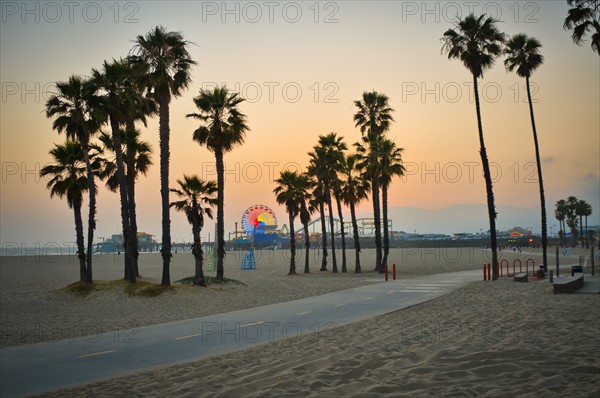 Santa Monica Pier at sunset, California, USA. Photo : Gary Weathers